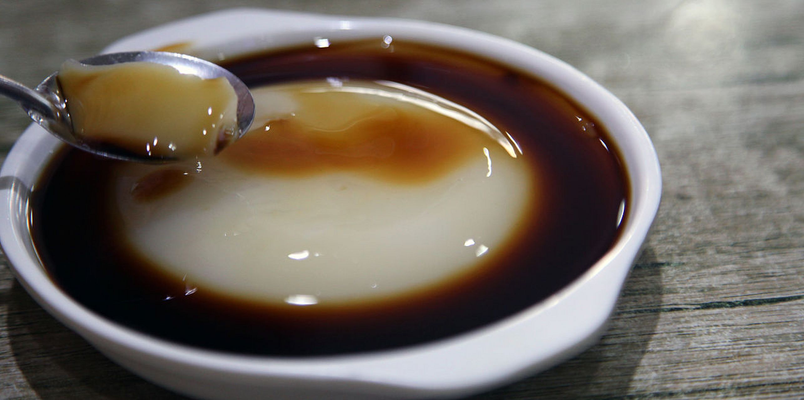 在美食之都宜宾,双河镇葡萄井的凉糕是一道深受人们喜爱的传统甜品.