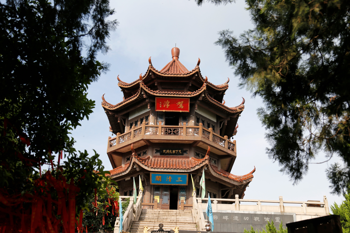 此行,我们将踏入**屈原里文化旅游区**的古迹,再访**观音阁公园**的