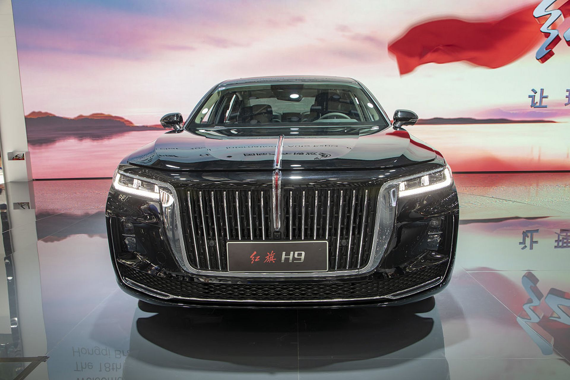 2023款红旗h9是一款豪华轿车,是中国红旗品牌的旗舰车型.