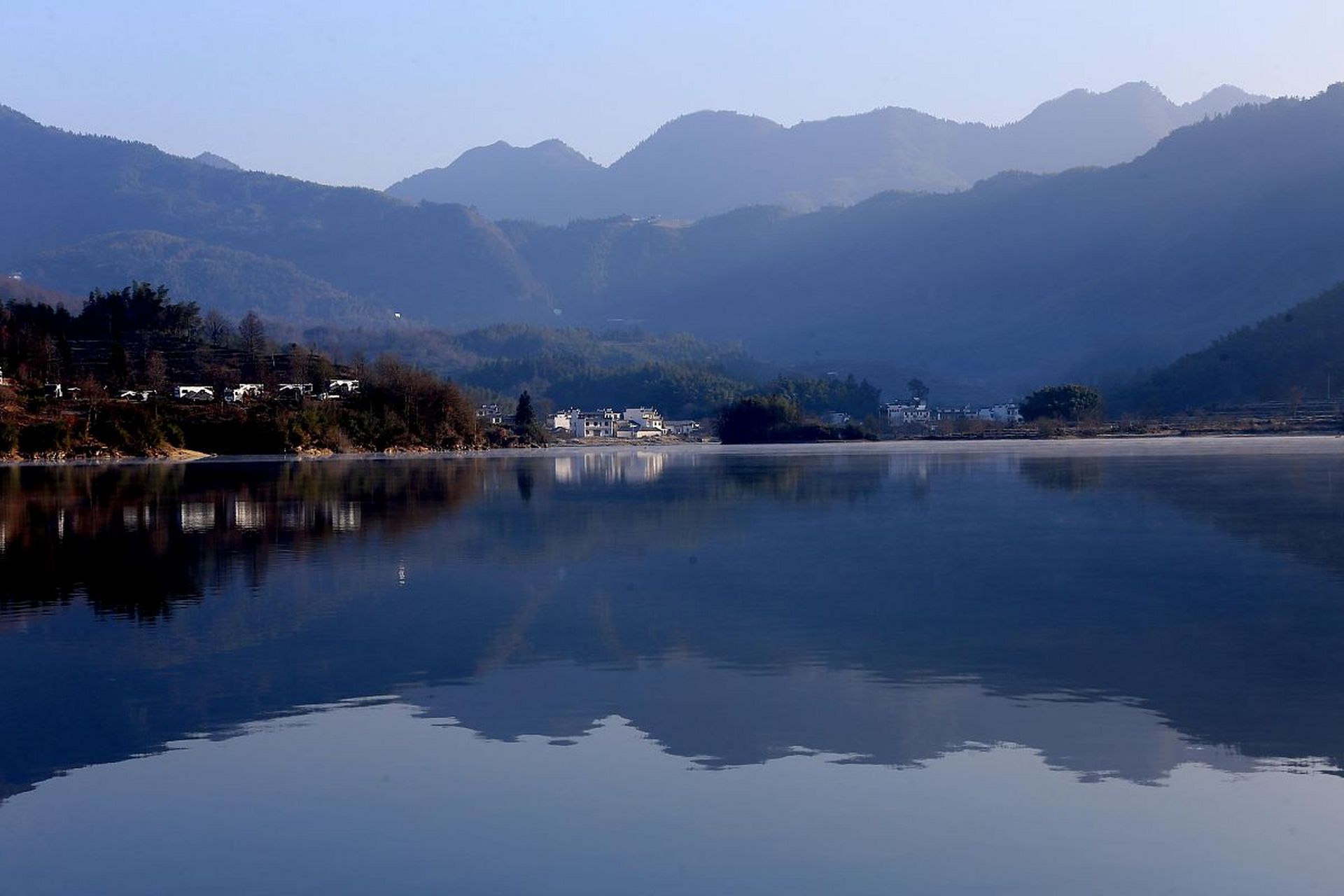 宣城绩溪桃花潭位于安徽省宣城市绩溪县,是一处融山水,田园,古村落为