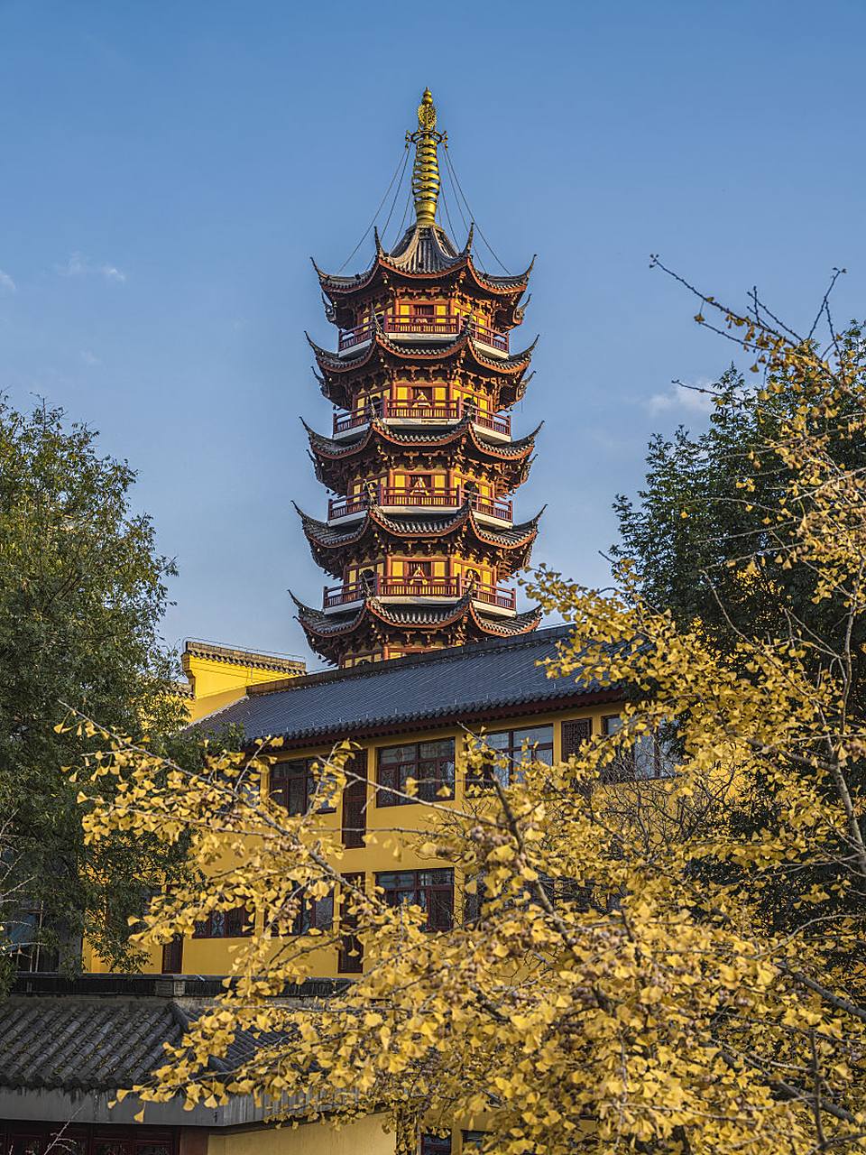 始建于西晋永康元年(300年),已有一千七百多年的历史,是南京最古老的