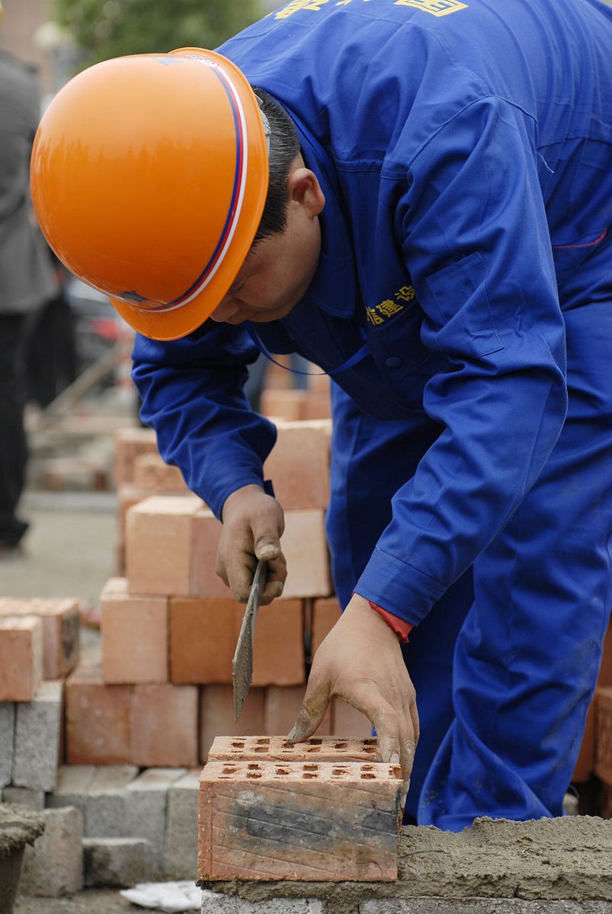 残酷的真相——社会并不需要那么多思考的人,需要更多搬砖打螺丝的人.