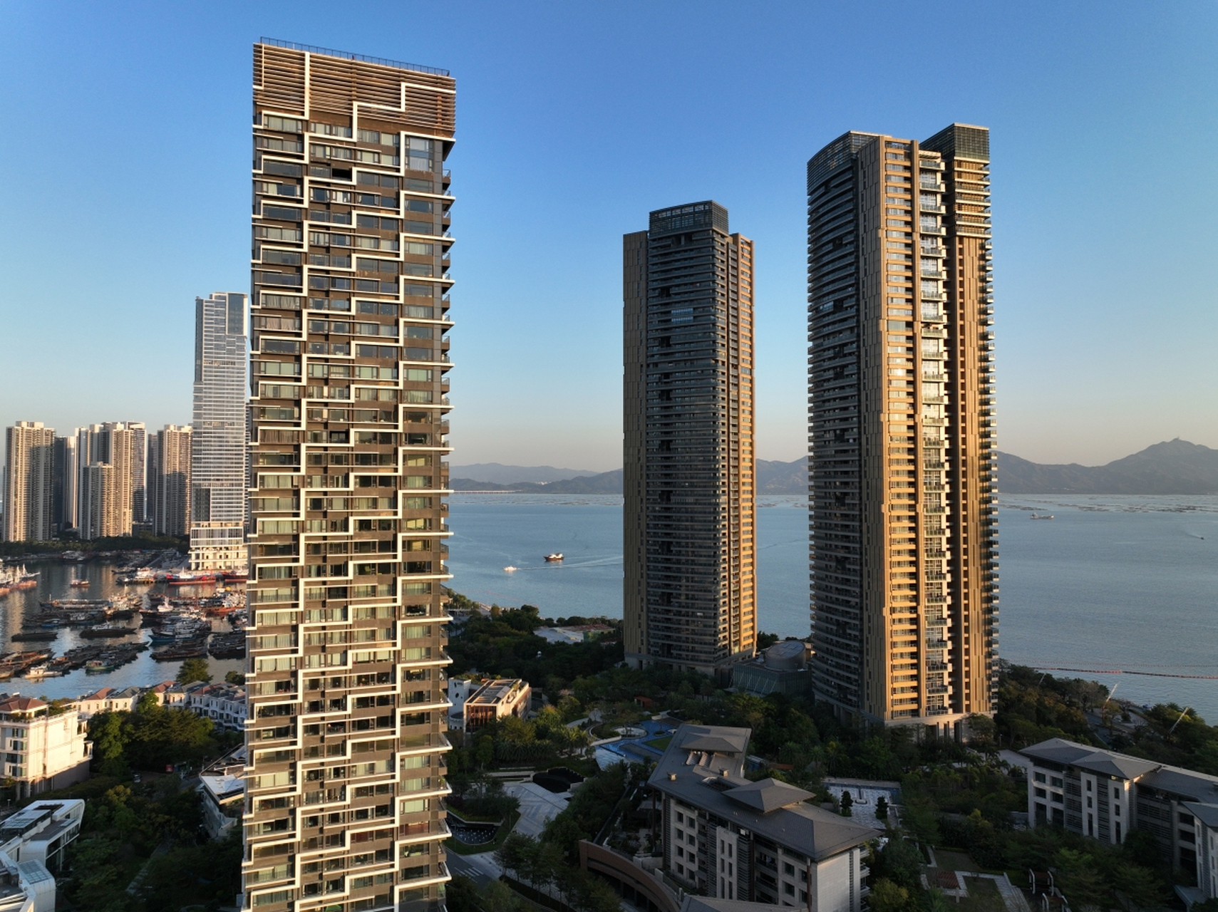 我在百度看房#  深圳湾1号豪宅的房价暴跌了 从高峰期40万/平米降到