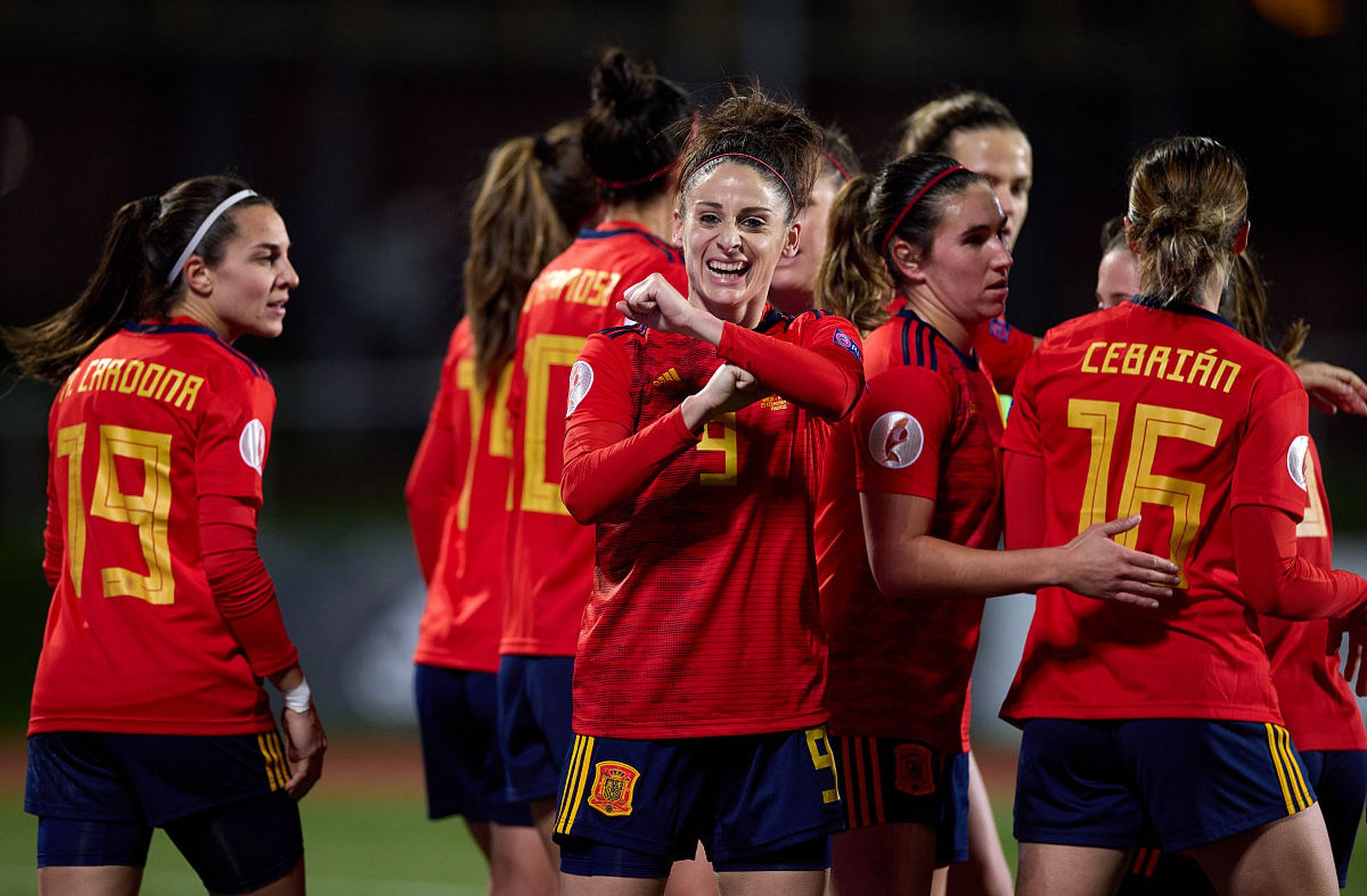 西班牙女足历史性夺冠!