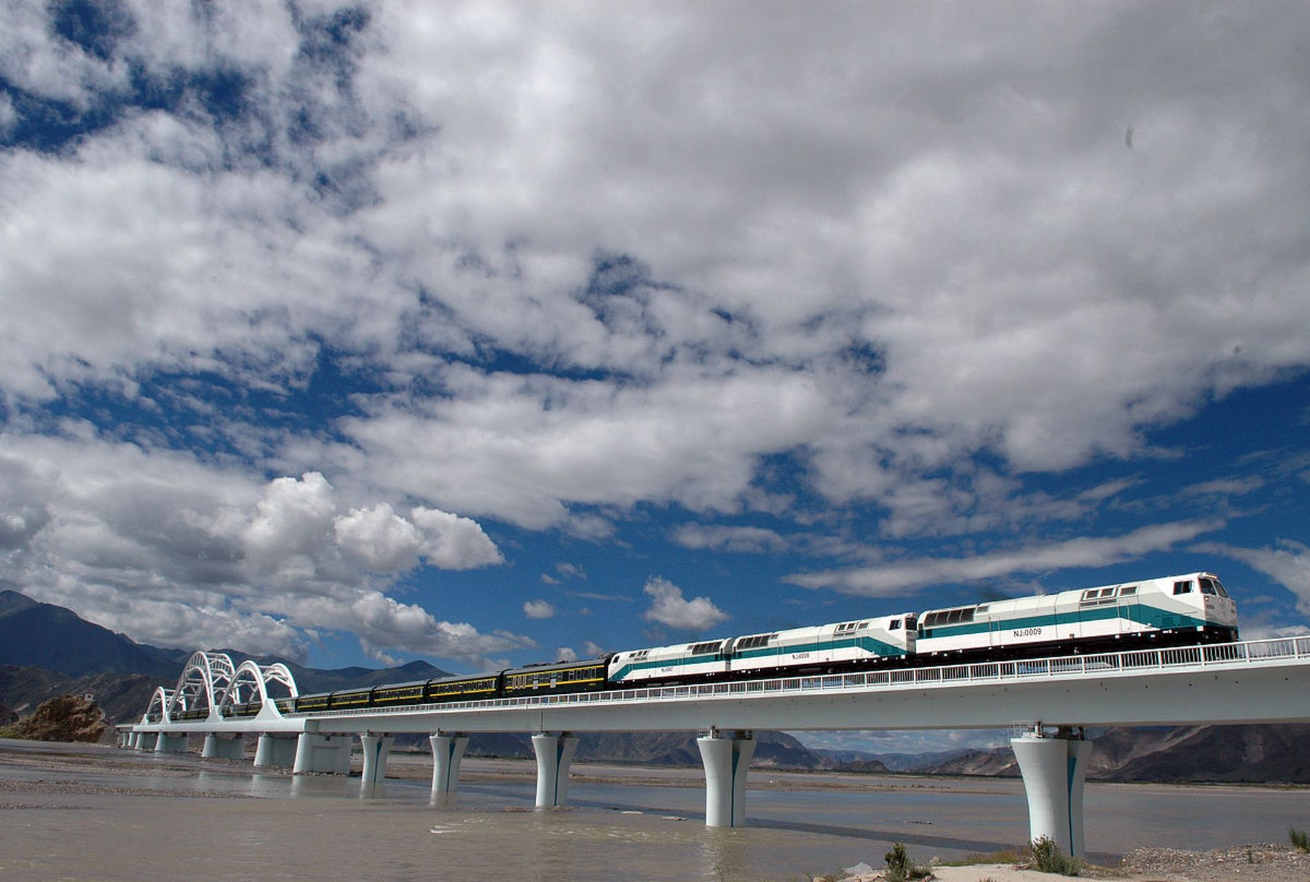 青藏铁路正式进入动车时代!