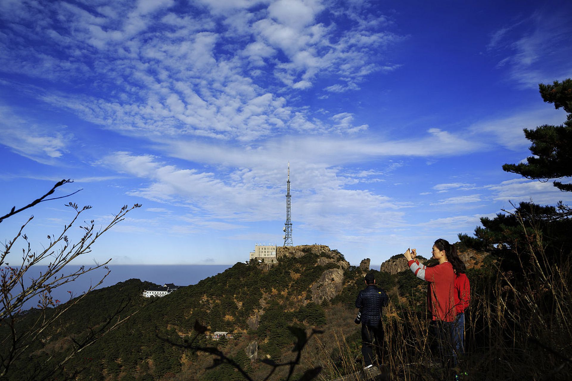 秋日生活创作季# 北高峰之巅,景色如诗如画.