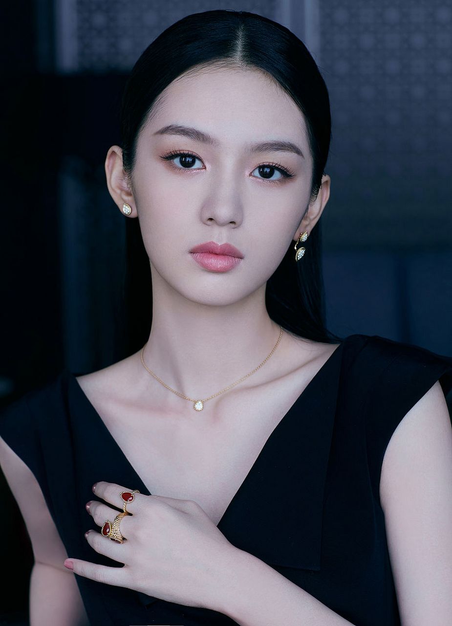 周也直播读错字,读错字也正常吧,但是不止一次读错,就有点说不过去了!