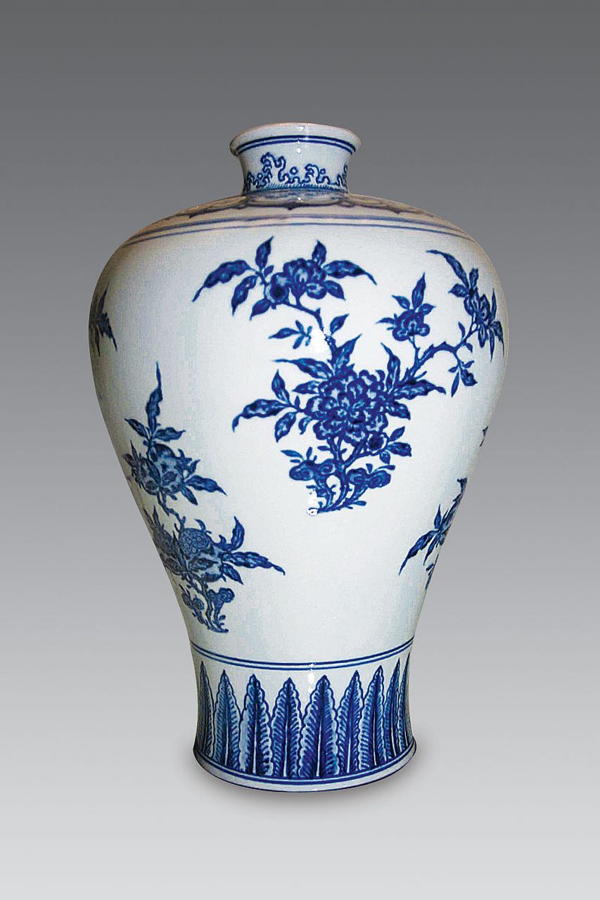 宋代汝窑梅瓶是珍贵的瓷器,以其独特的色泽,釉质,造型和简约纹饰闻名.