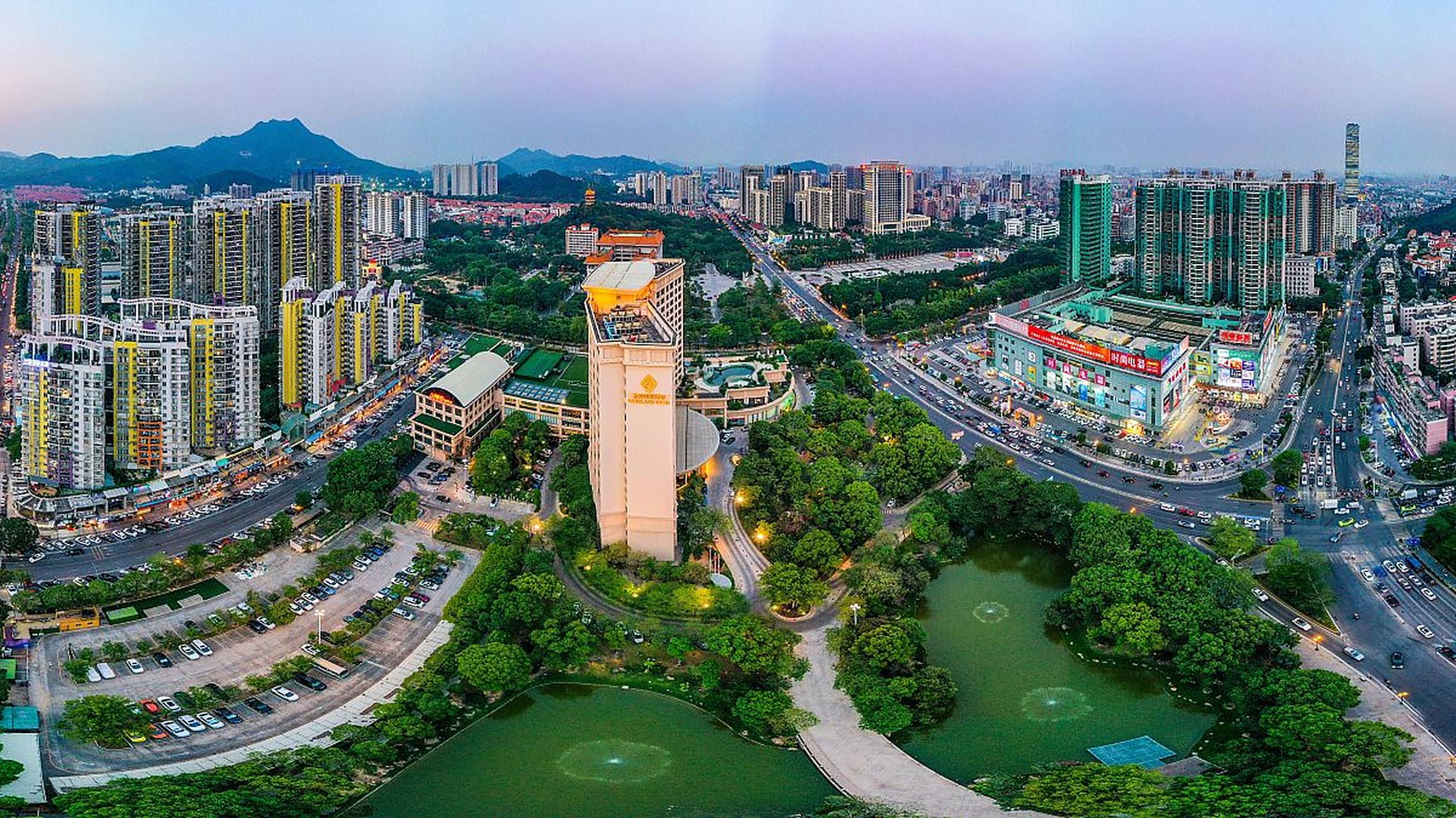 虎门镇,别名太平,是广东省东莞市下辖镇,位于东莞市滨海湾片区,珠江口