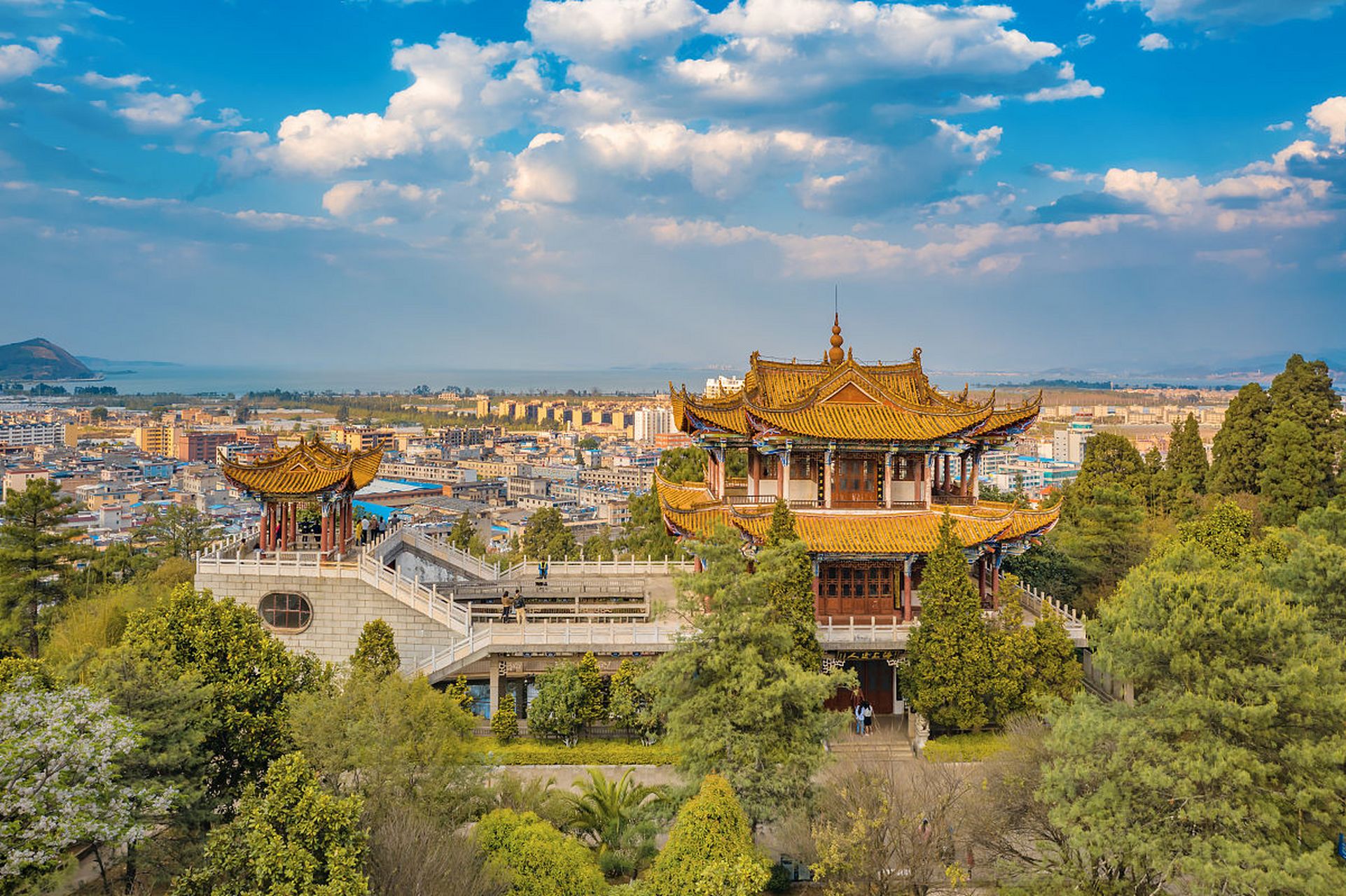 晋宁郑和公园是纪念伟大的航海家郑和的美丽公园,坐落在晋宁城区的月