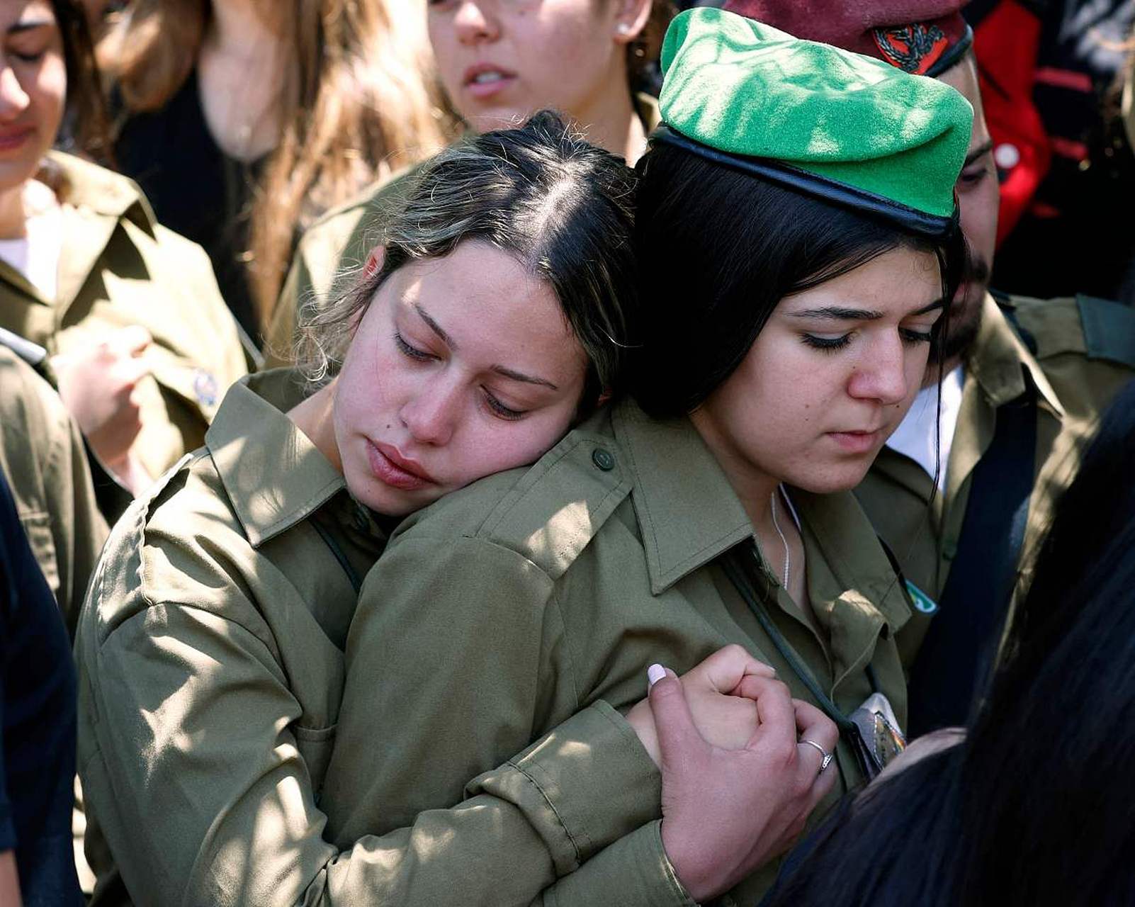 怀孕的乌克兰女兵向俄军投降,这个消息让全球媒体都炸开了锅.