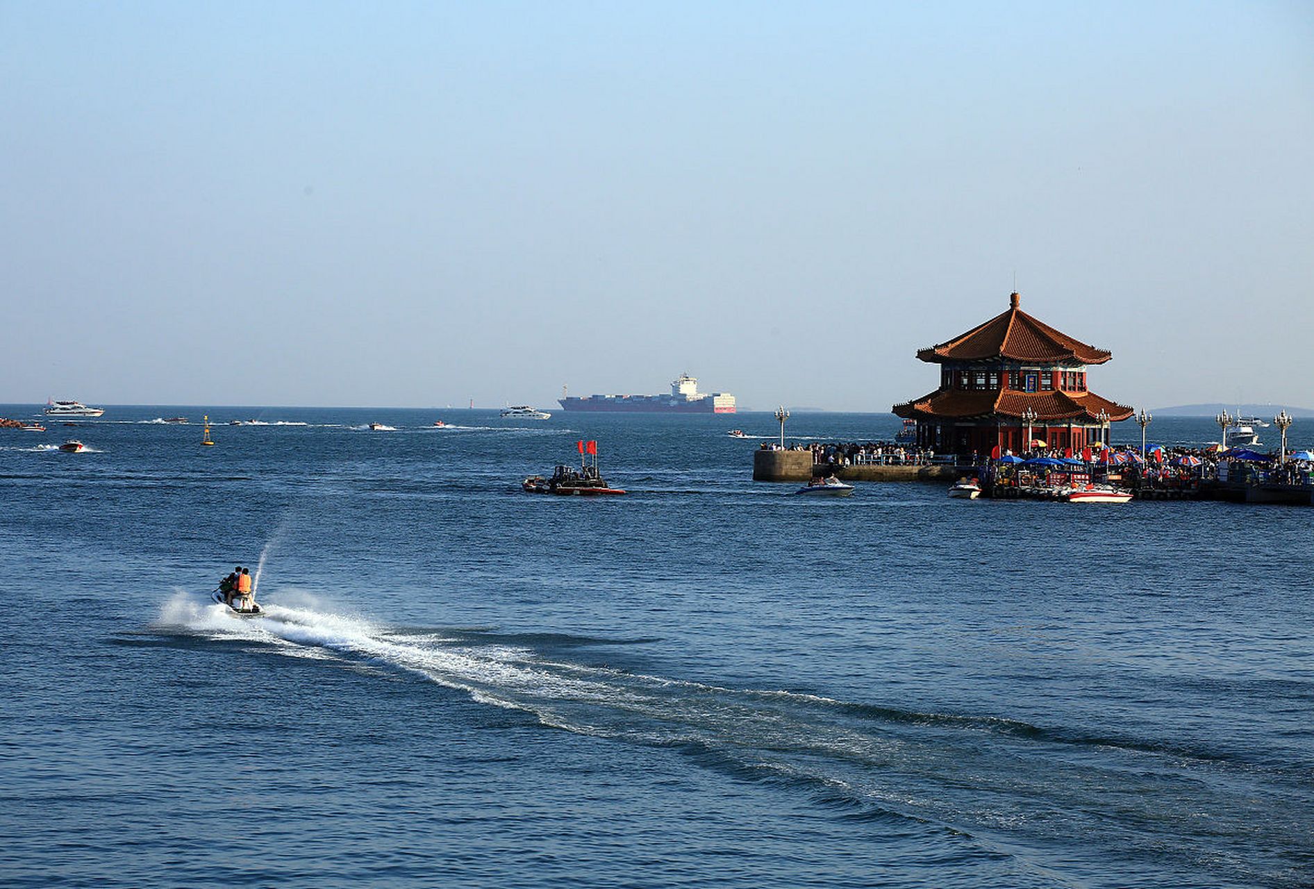 仲夏巡游指南#夏天去哪玩:夏日青岛之行,迎着清风,沐浴阳光.