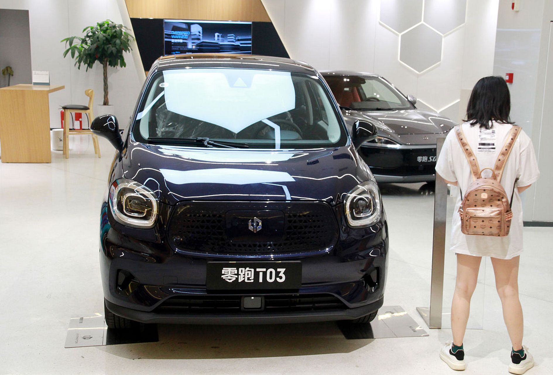 99万起售,年轻人的首选  零跑汽车最近推出了一款备受瞩目的t03车型