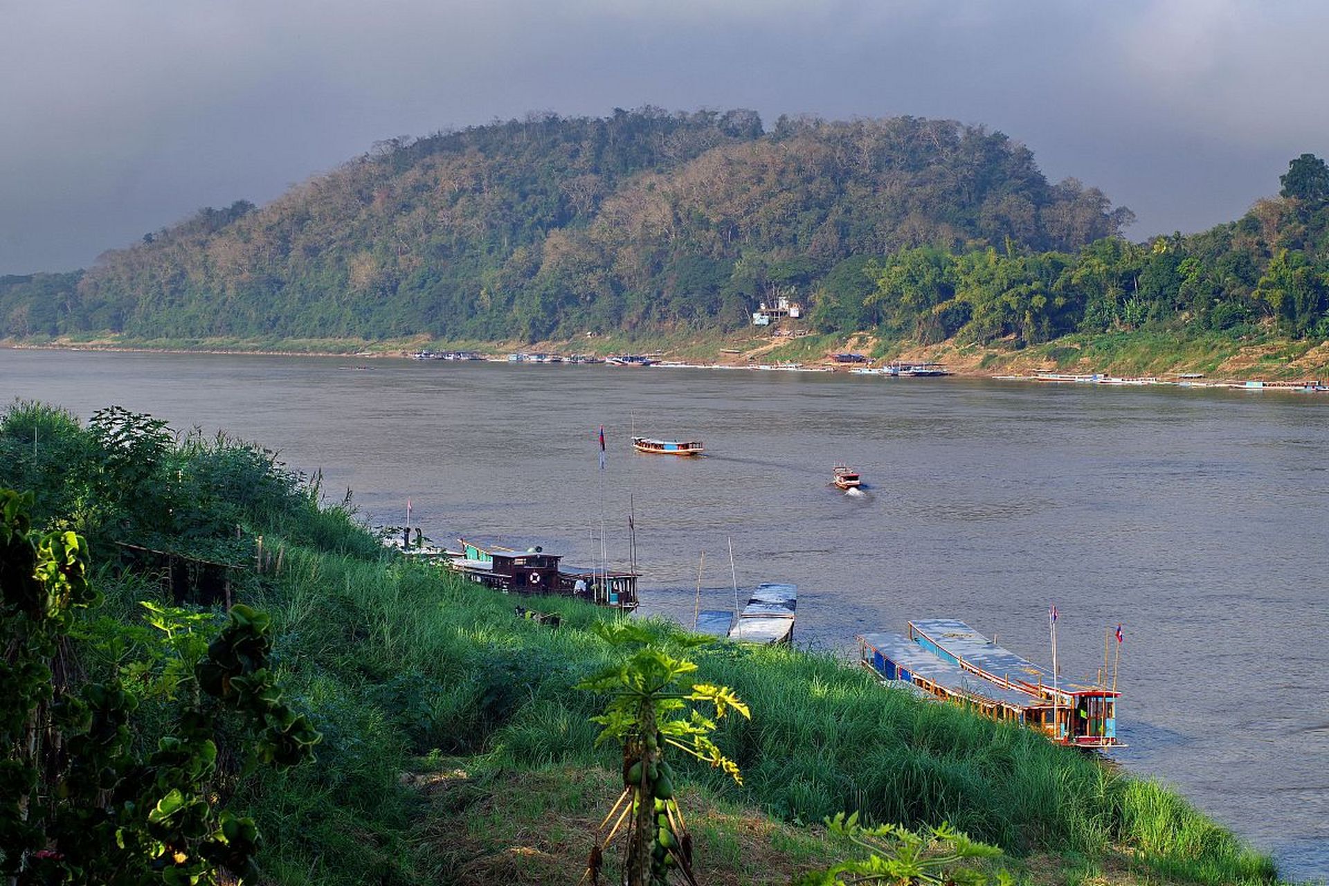 探访柳州,畅游鹿寨拉沟瑶族风情园,融水龙女沟通天景区!