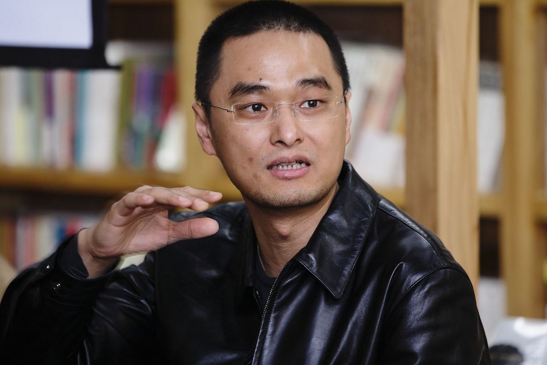 认识一个江苏徐州的老板老戴,才36岁,资产做到了上亿.