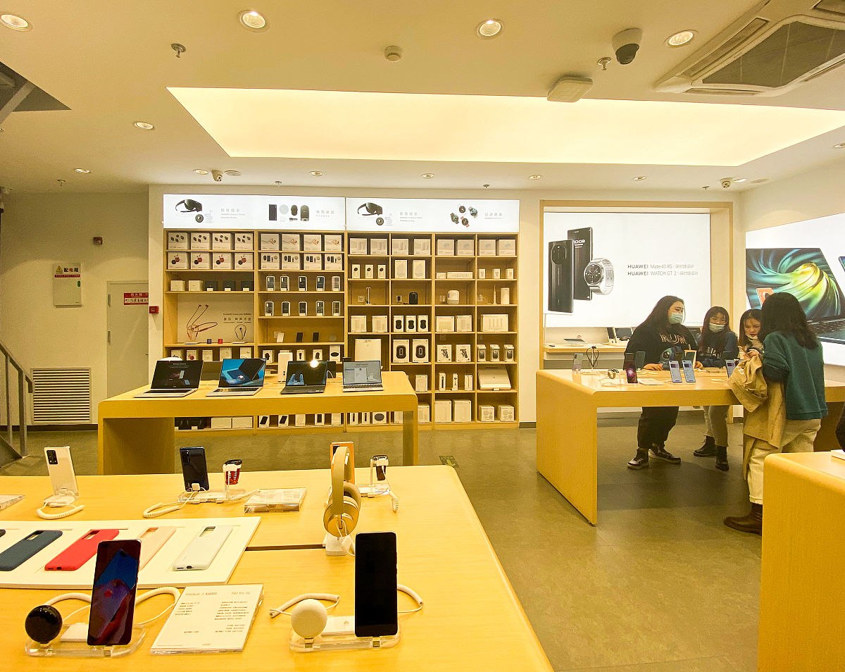 昨天我去手机店买了一款新手机,标价 4000 元.