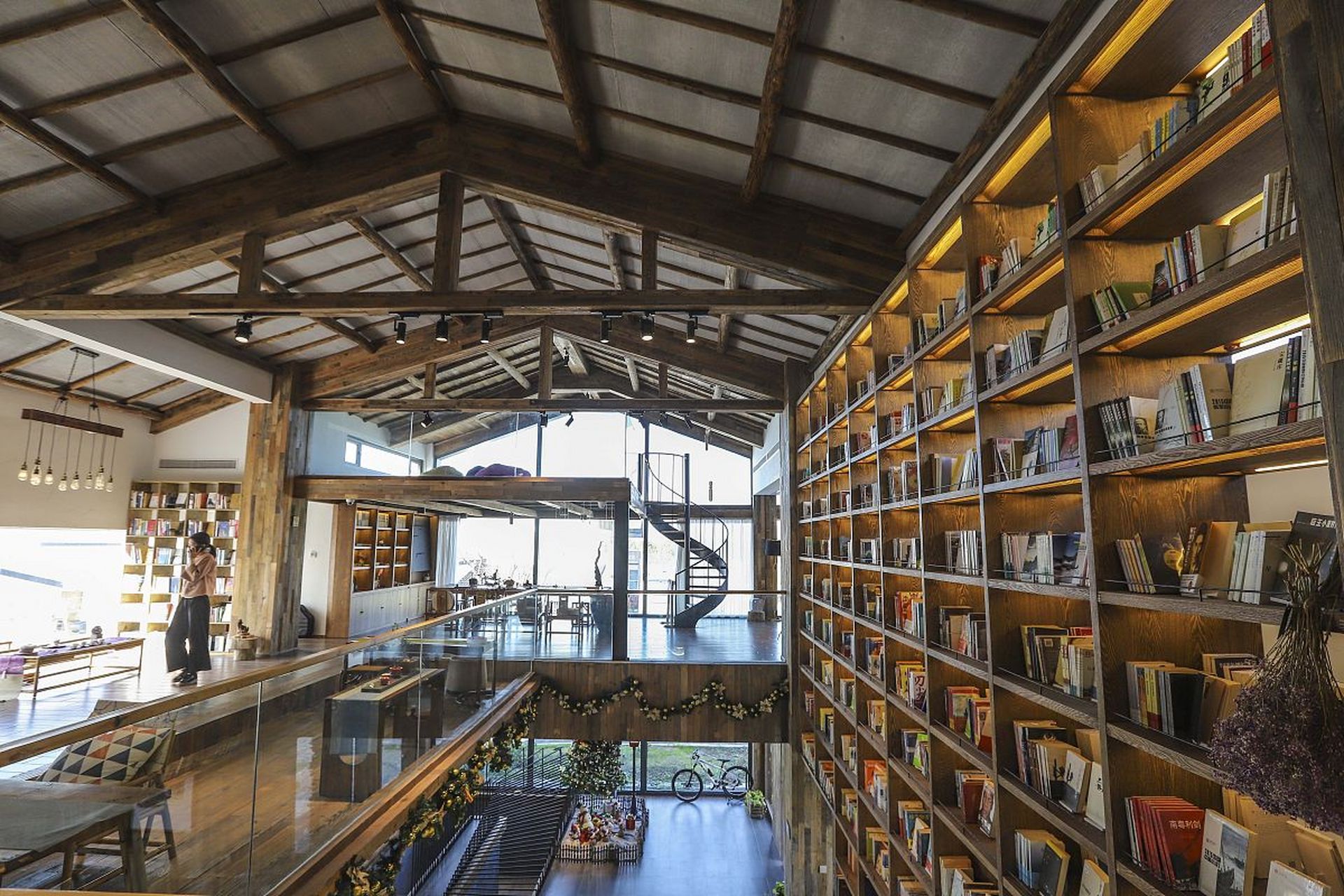 藏在大山里的最美图书馆#  篱苑书屋,坐落在清新宜人的北京怀柔大山