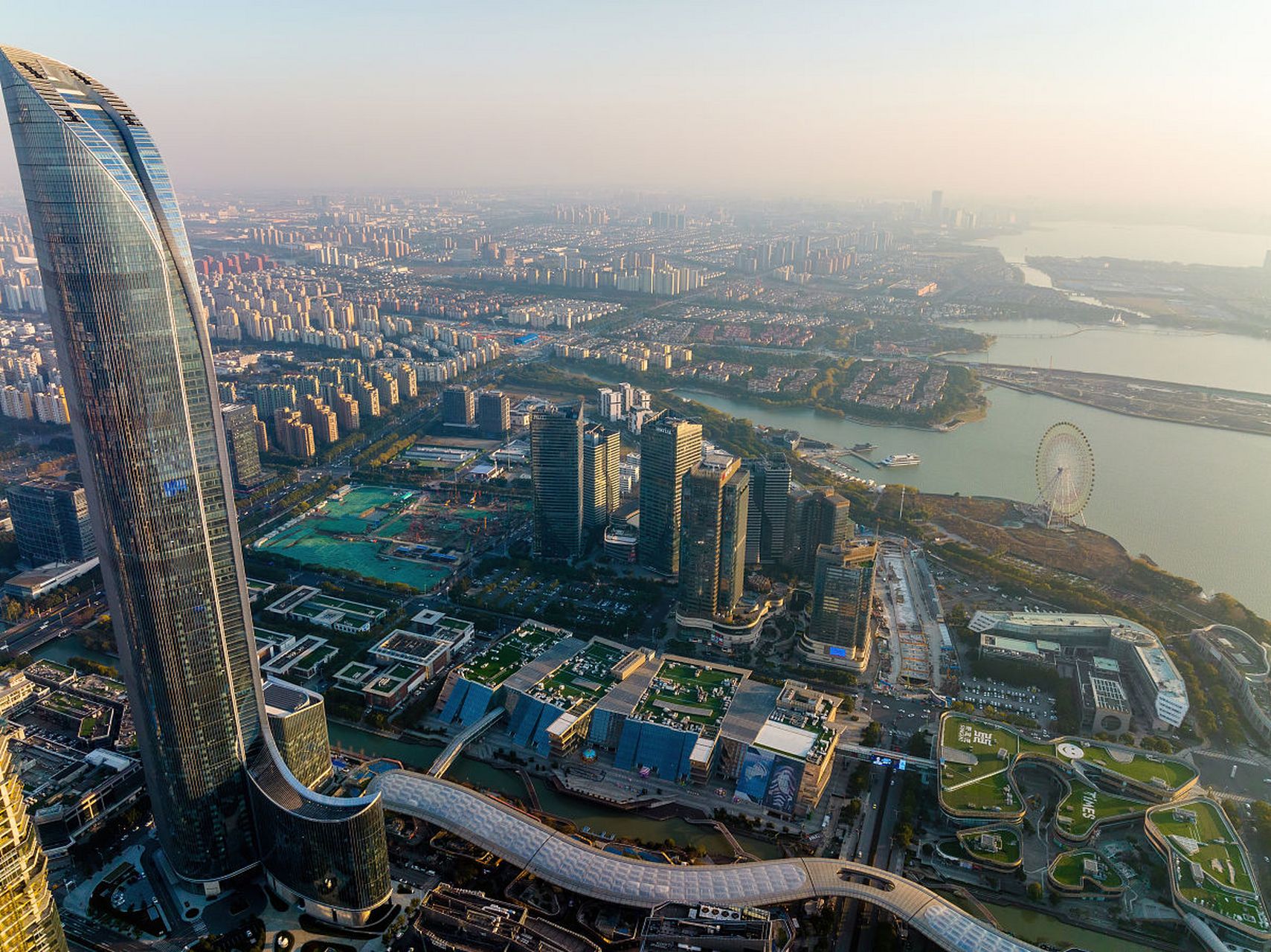 苏州国际金融中心位于苏州市的苏州工业园区内,是集金融办公,商业和