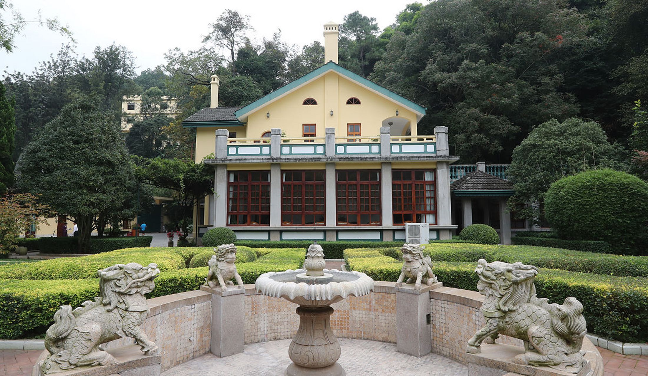 带着避暑攻略上热搜#南京夏日胜地,何应钦公馆,建于1934年,历经战火