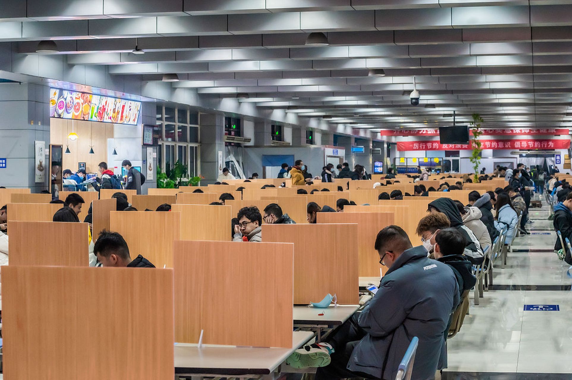 🌟逢甲大学投资了巨额资金进行宿舍翻修,提供了男女混宿大楼,家庭