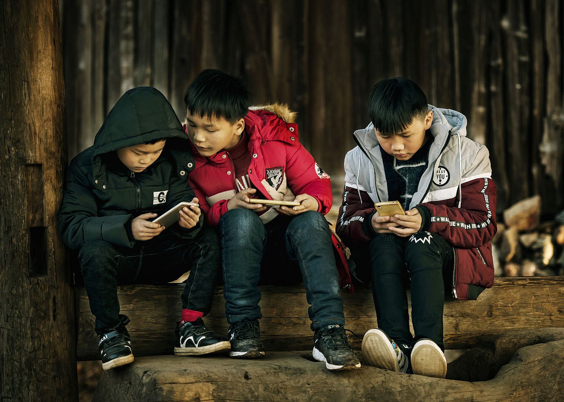 如何帮助农村孩子走出手机游戏的困境?