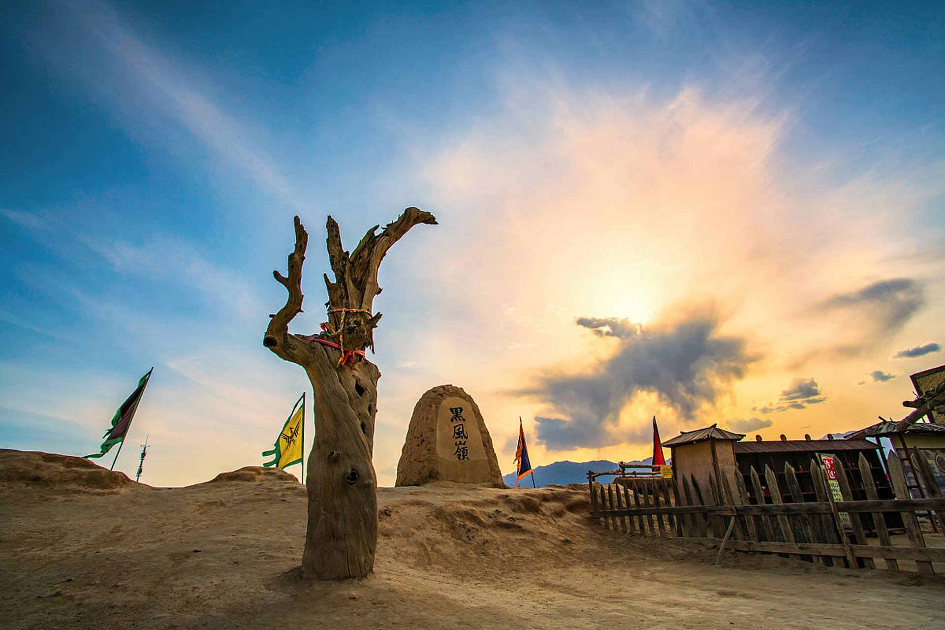 敦煌,这座被历史与风沙雕刻的古城,究竟隐藏着怎样的秘密与魅力?