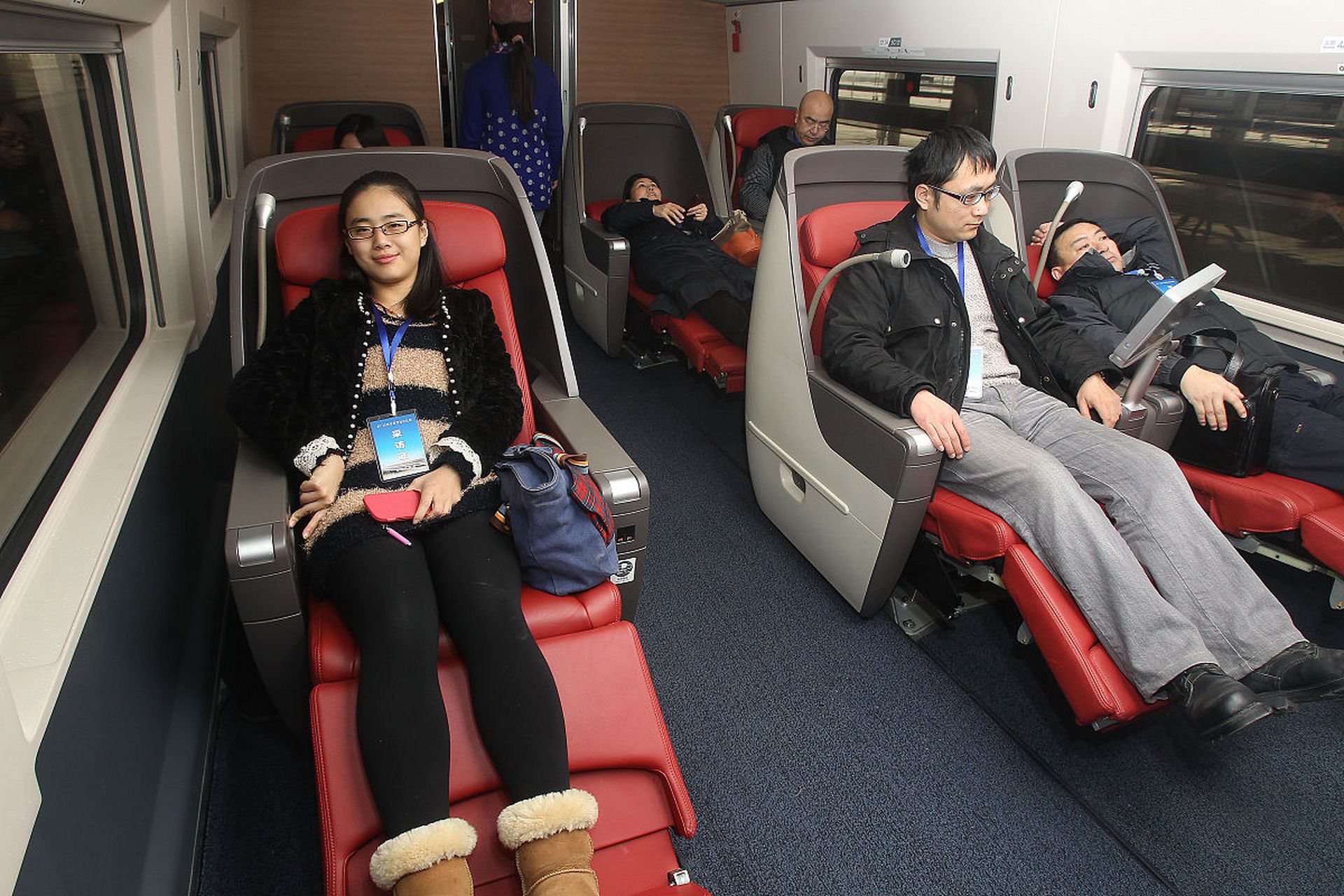 外地出差,因学生放暑假,二等座一票难求,我看还有一等座位,因公事紧急