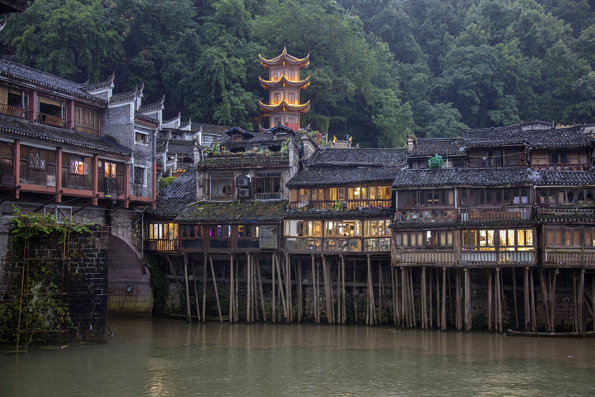 湖南旅游十大必去景区自驾游 湖南旅游十大必去景区自驾游推荐如下