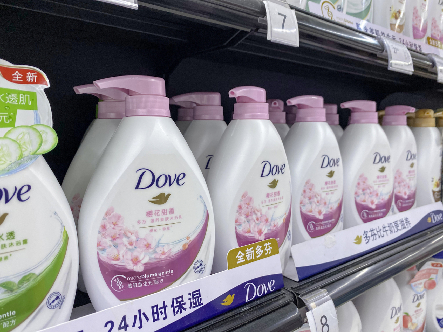 大家有没有发现,德芙和多芬的英文是一样的,那为什么都能注册成功呢?