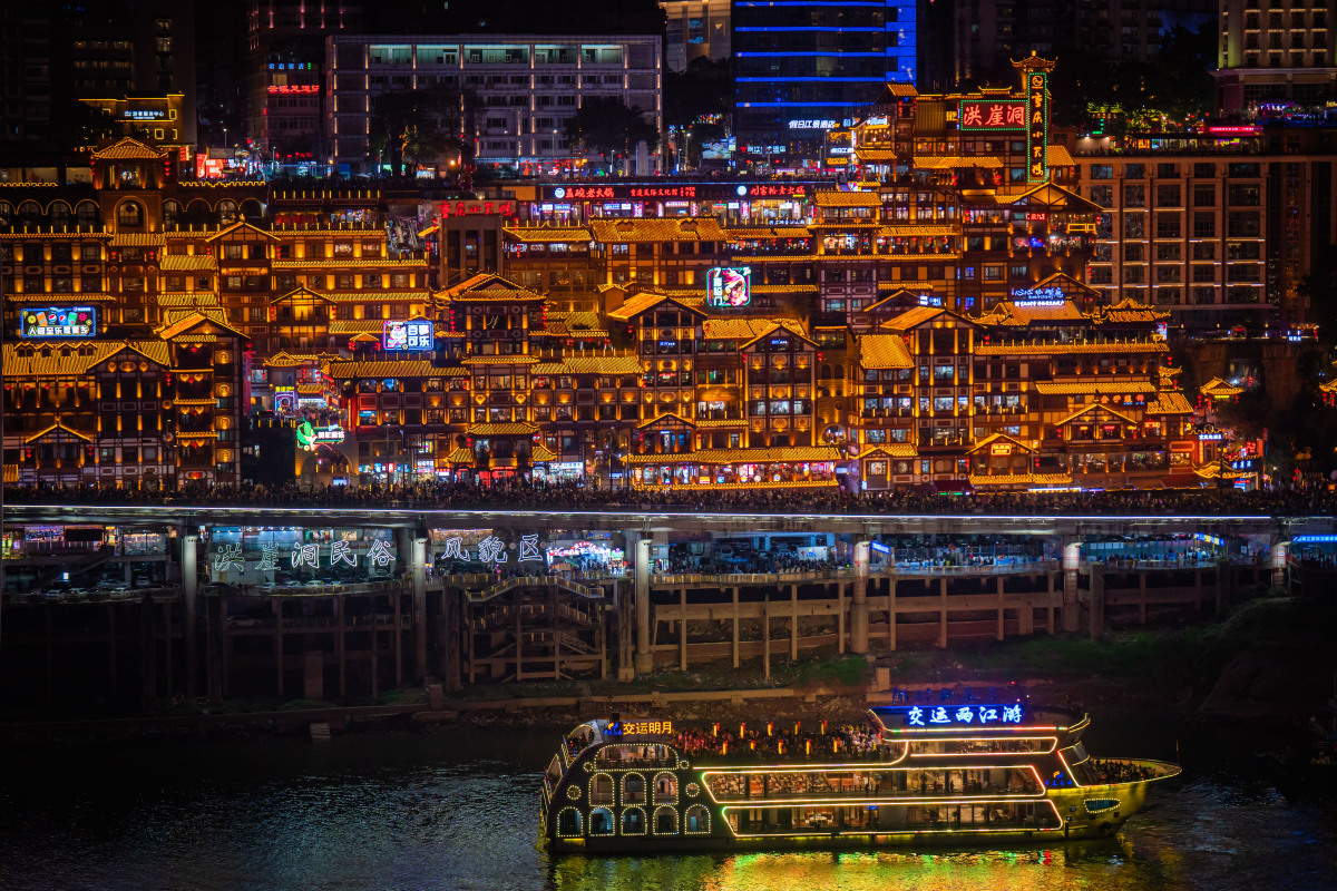 夜幕降临,我怀揣着对两江夜游的深深期待与向往,仿佛已经能够感受到那