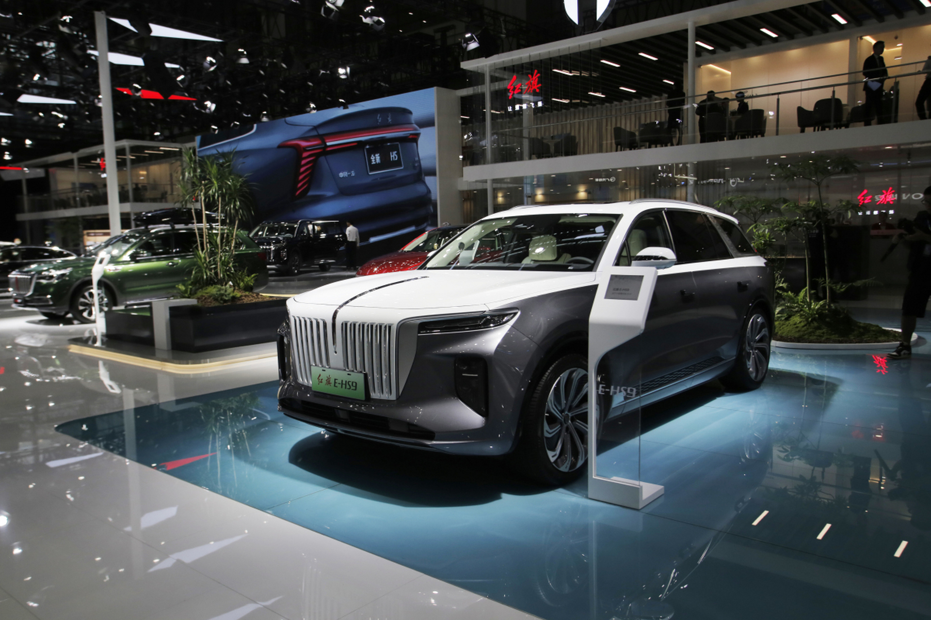 要说红旗e-hs9,这可是个沉甸甸的话题.