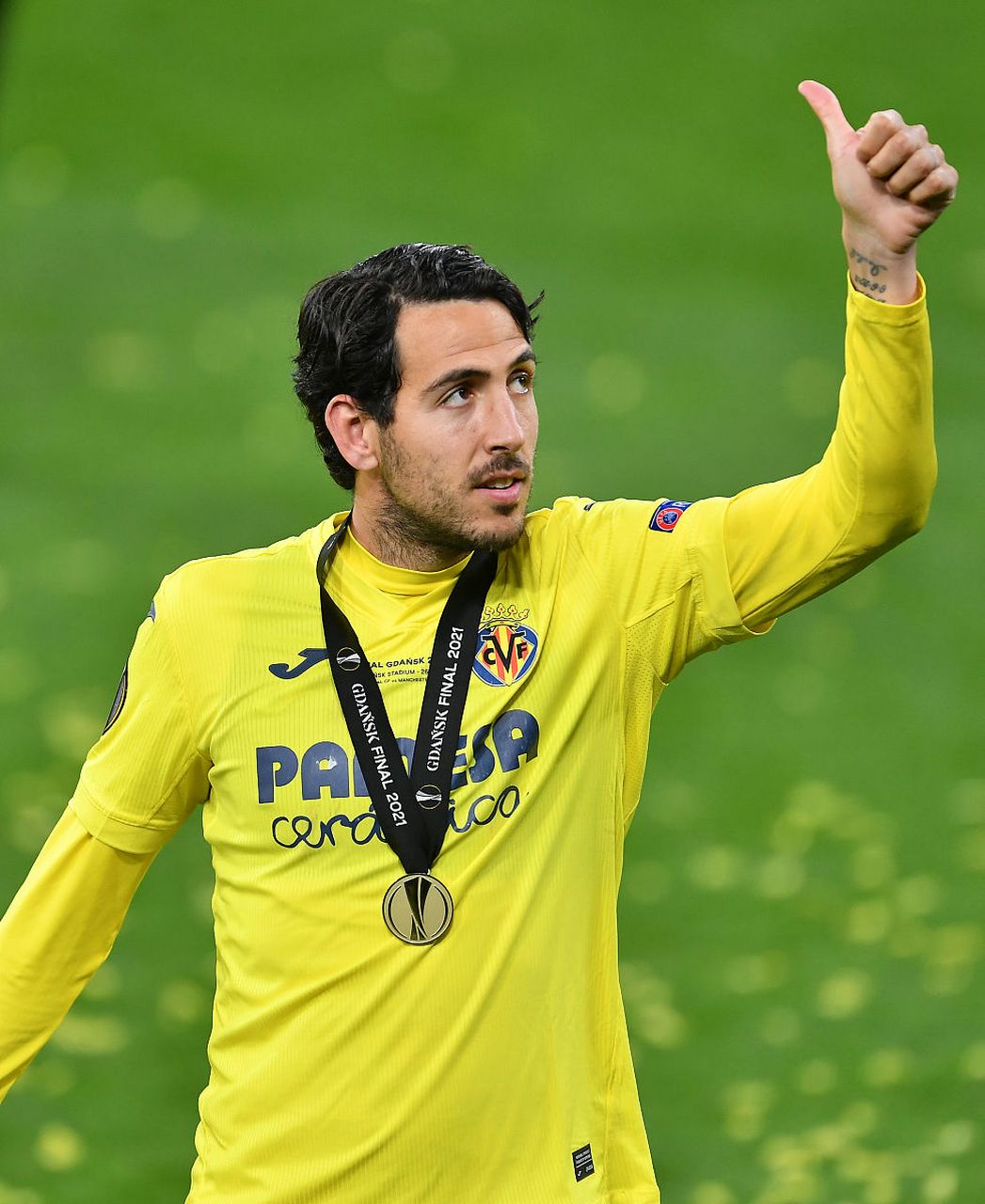 近日,意大利足球传奇门将布冯宣布正式退役,结束了他在足球场上的辉煌