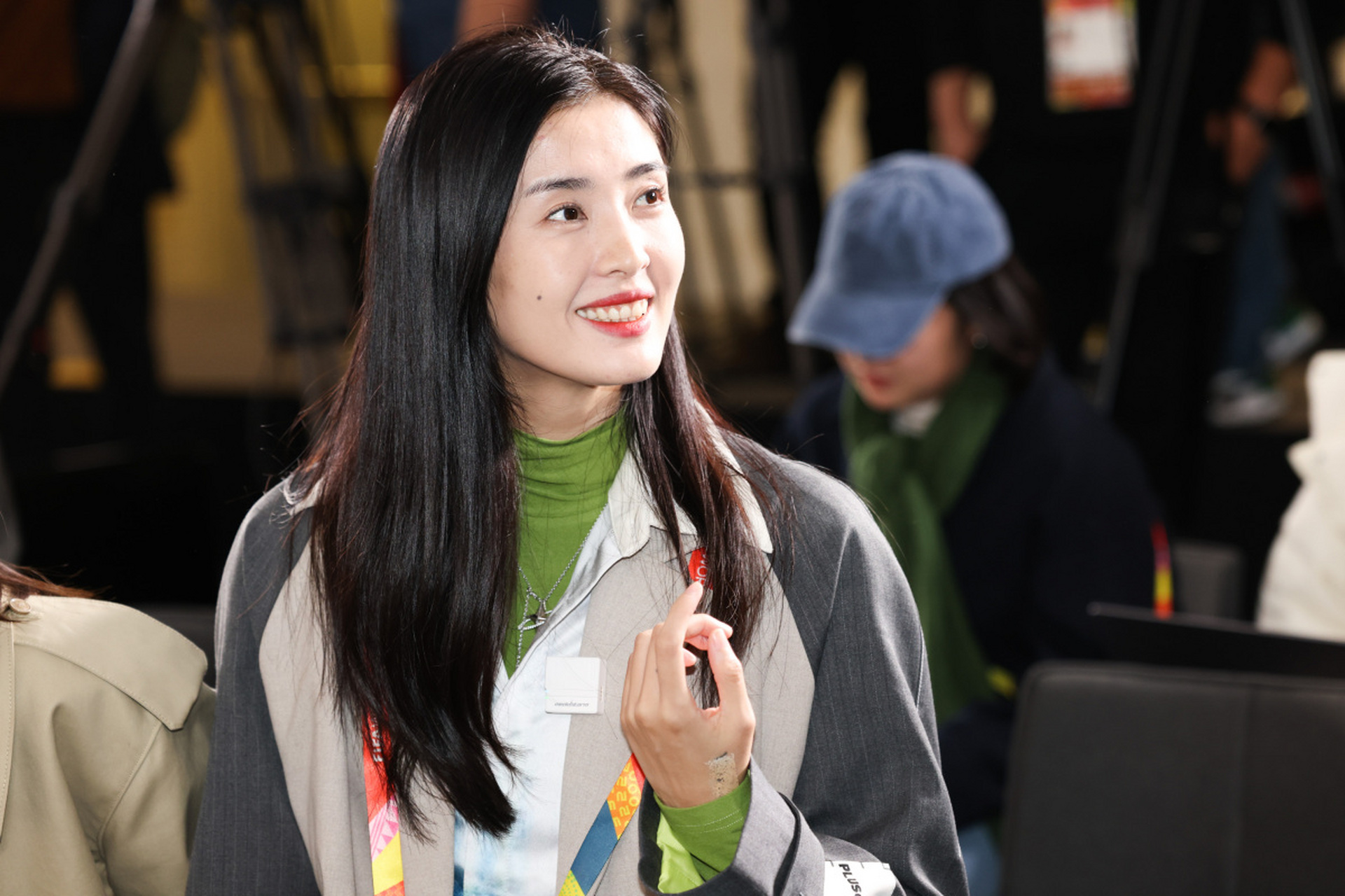 赵丽娜投身伟大的公益事业[小红花] 中国女足退役守门员赵丽娜前往