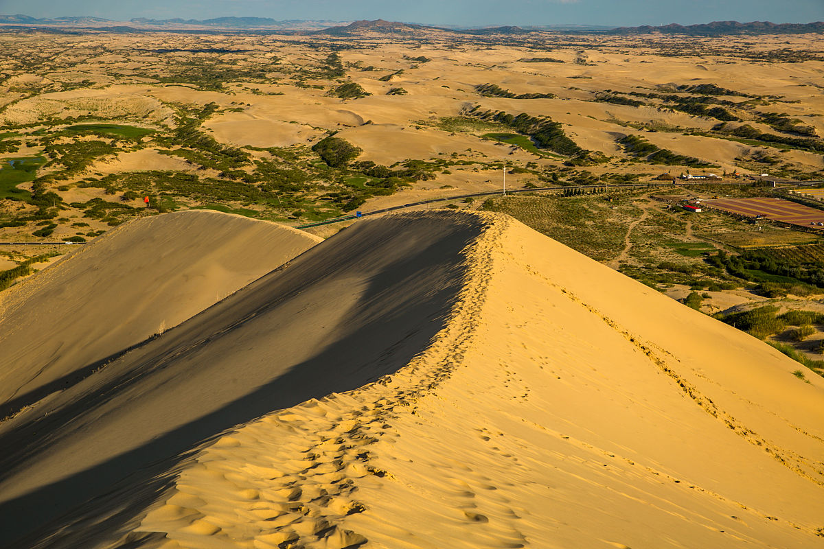 秋游翁牛特,大漠黄沙看骆驼