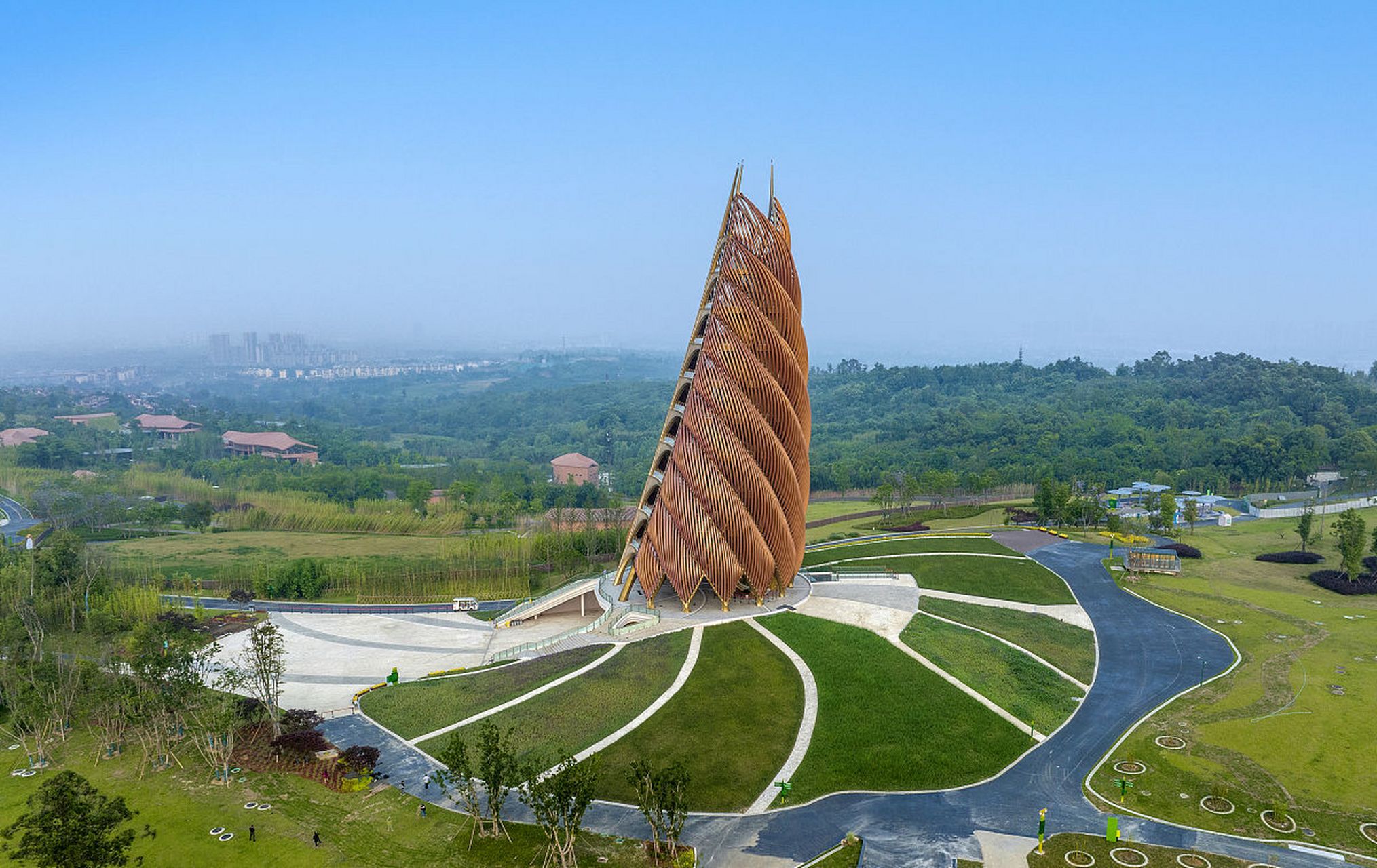 简直不敢相信,成都大熊猫基地的全新观光瞭望塔,竟然入选了2022年中国