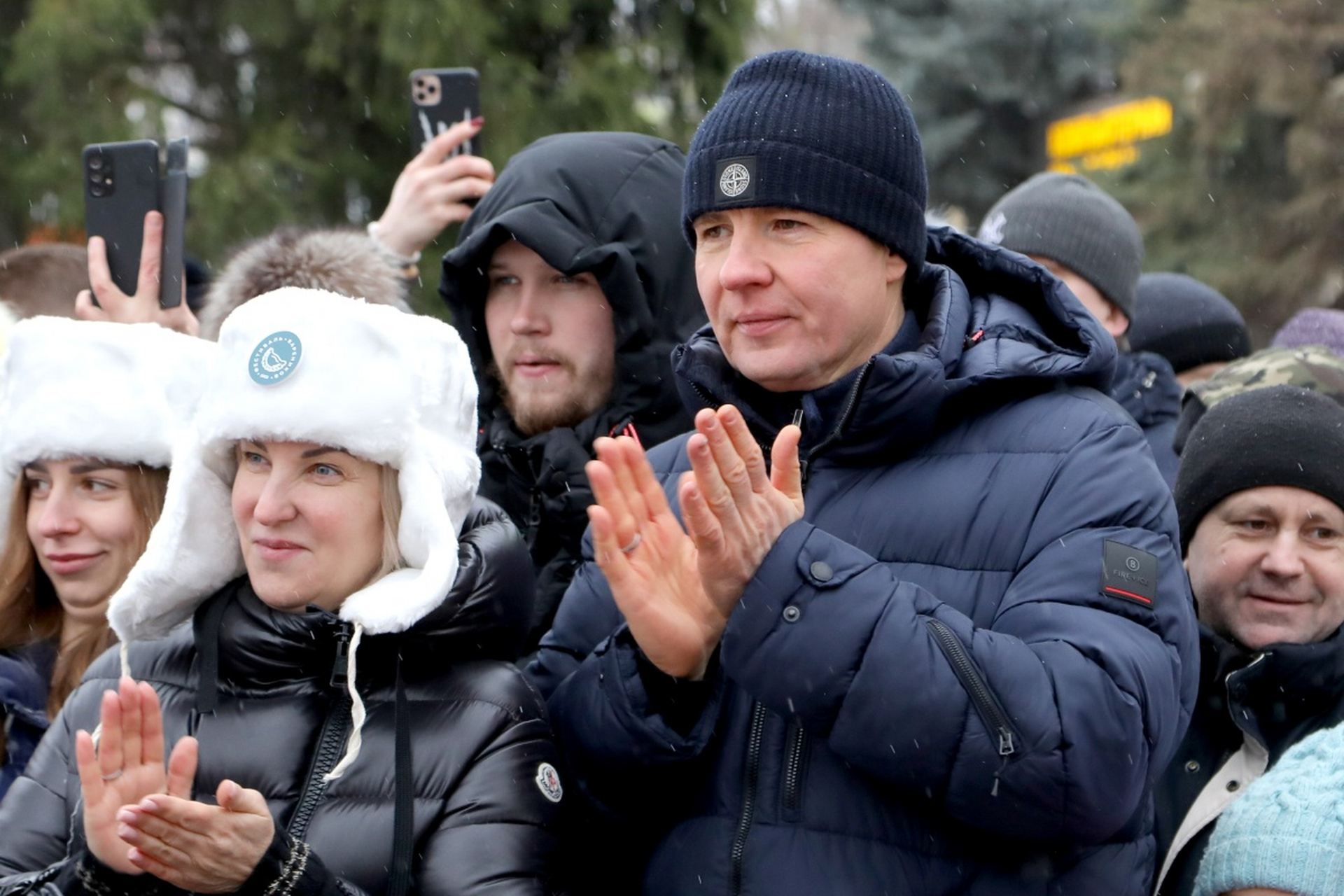 近期"俄罗斯自由军团"在诺瓦亚塔沃尔俘虏了两名俄军士兵,其提出要与