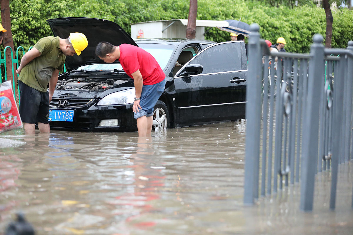 话说回来,这暴雨