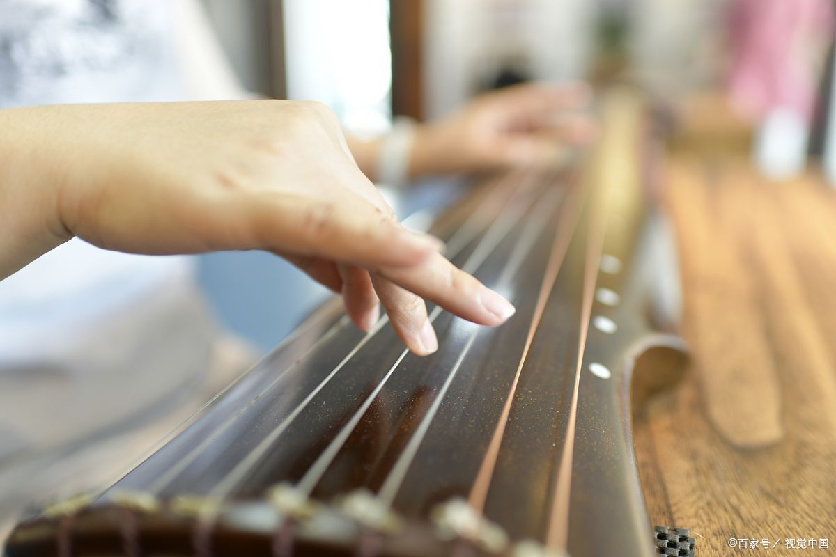 古人曾用什么材料制作古琴的琴弦?