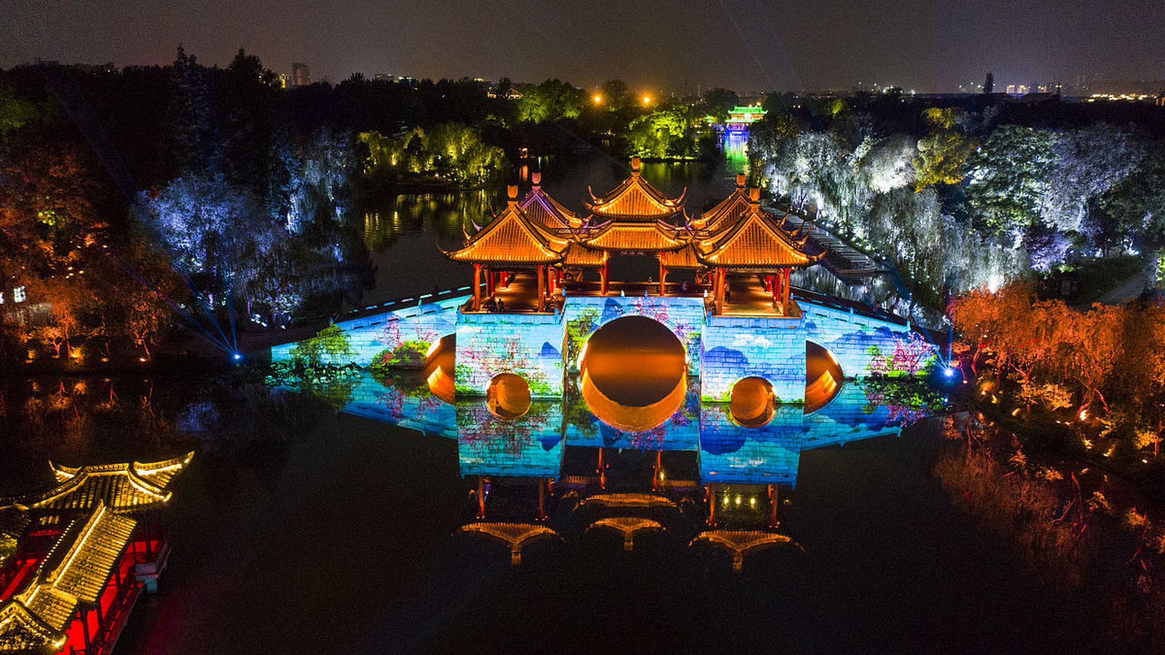 杭州西湖的夜景,简直美到让人窒息!