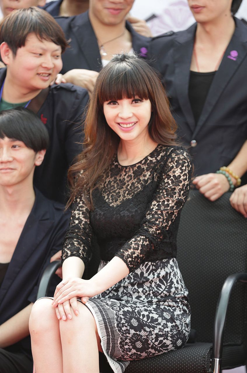 近期,柳岩参加相亲节目公开征婚,她的婚姻状况一直是大家关注的焦点.