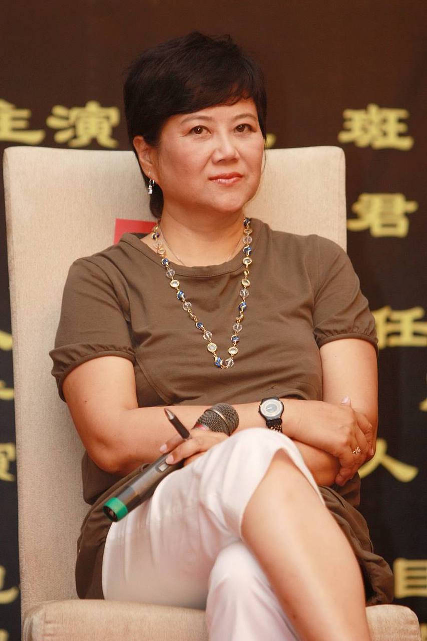 1997年,《雍正王朝》开机当天,导演胡玫像热锅上的蚂蚁急得团团转