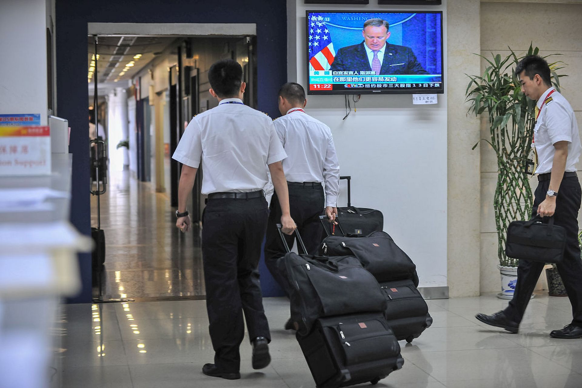 航班起飛前男子要求掉頭取行李# 近日,泰國微笑航空的一次航班上