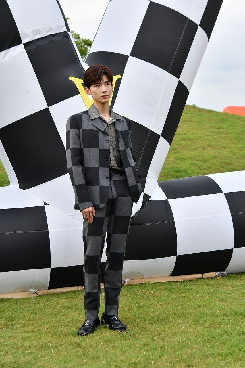 最近白敬亭和鬼鬼的cp粉还挺热闹的,他们有个超话叫魄魄的日常,因为