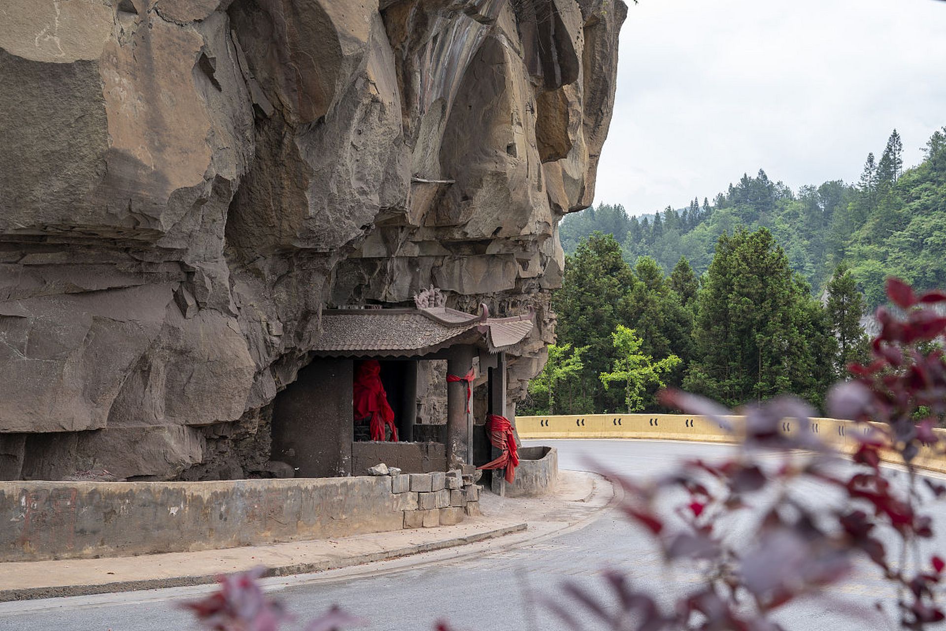 咸丰十大旅游景点涵盖历史,文化和自然景观,包括两洞庙,五华山,科格山