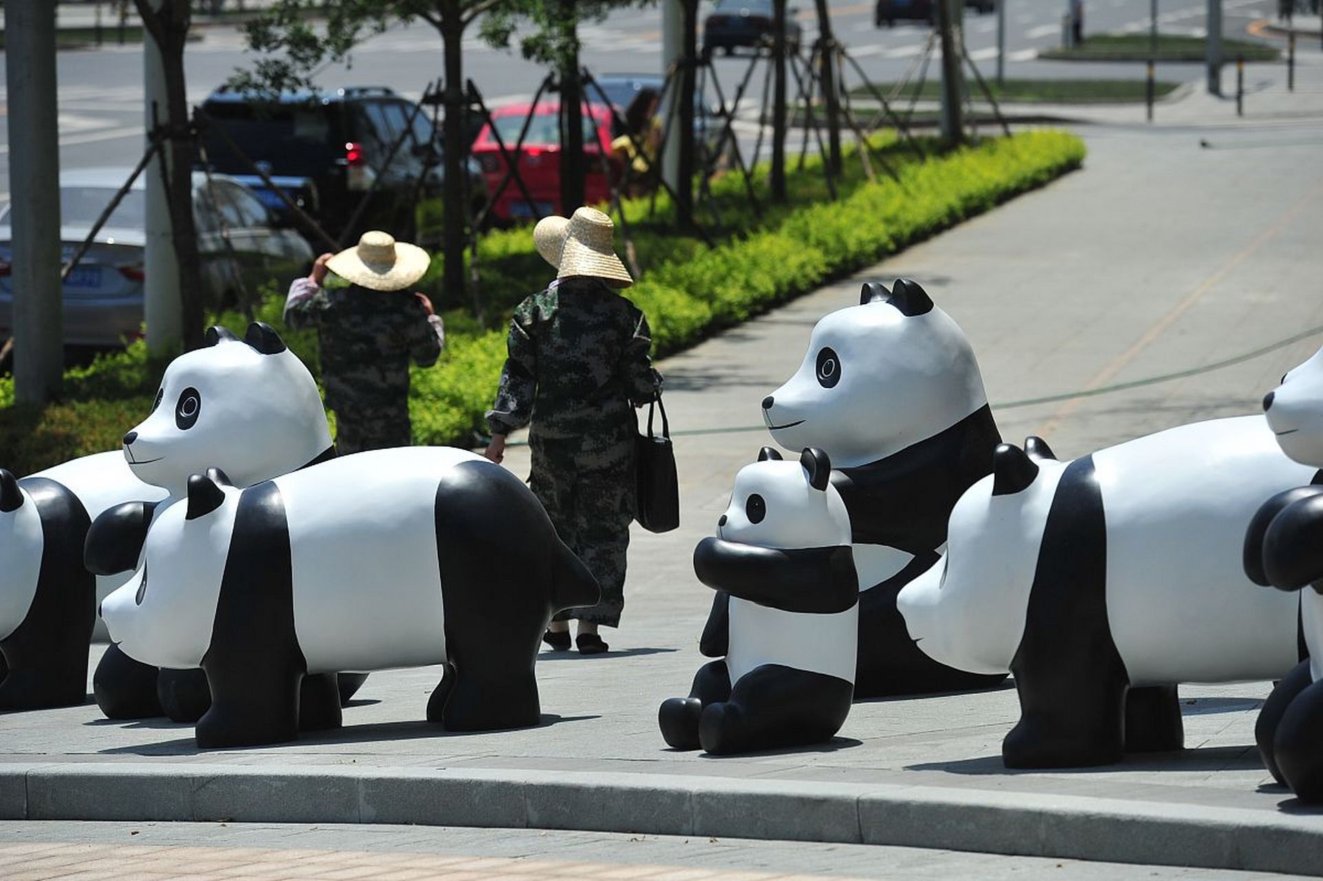 寻找百度ai写手计划# 嘿,听说你对不锈钢熊猫雕塑很感兴趣啊?