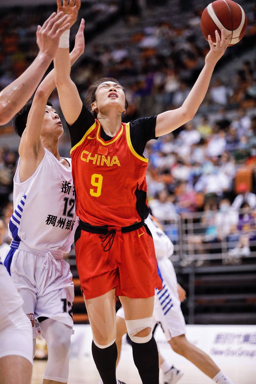 李梦是一位难得的好球员,中国女篮国家队不能缺少她,咱们中国女篮球队