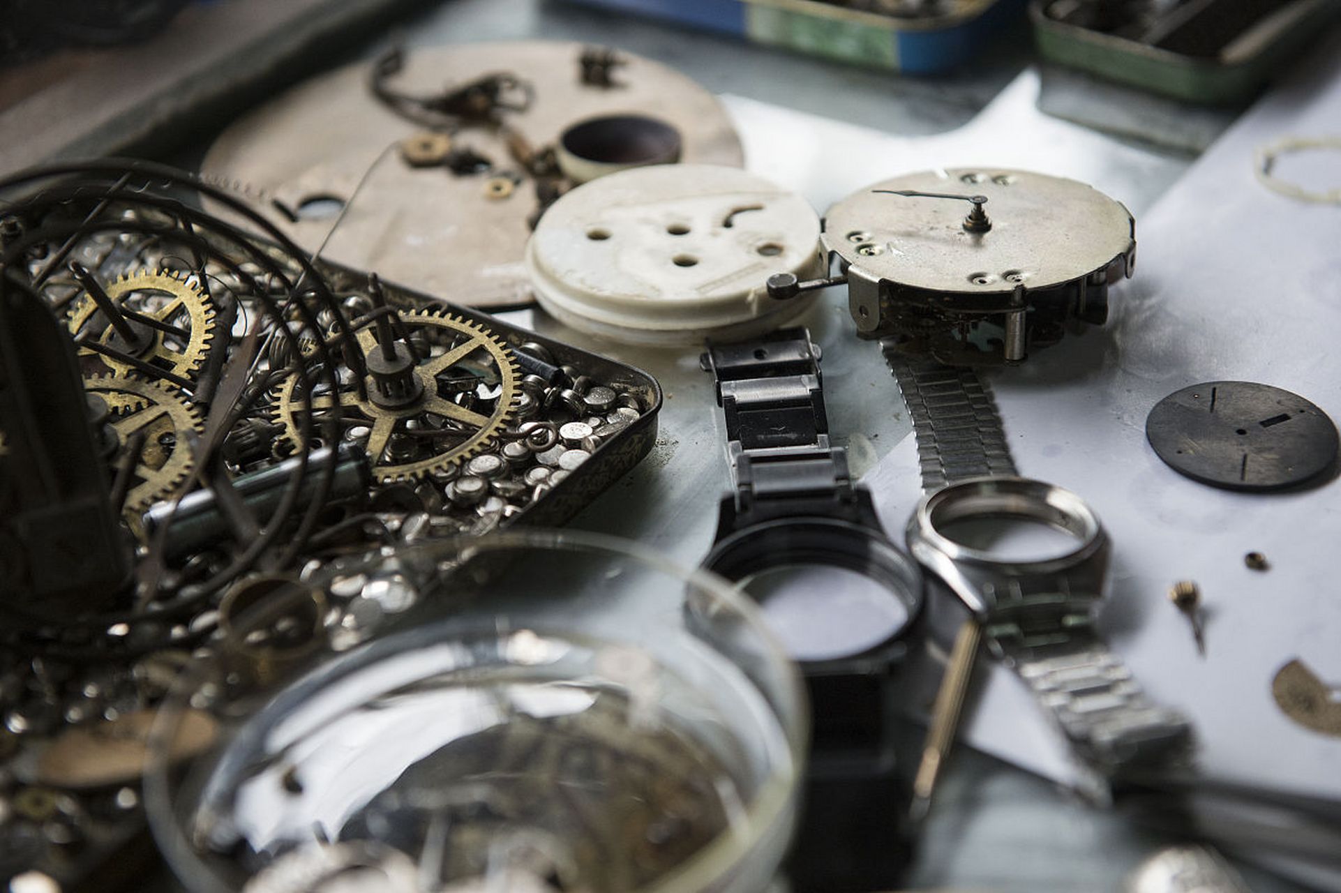 亨得利手表维修保养服务中心,一站式解决手表疑难杂症!