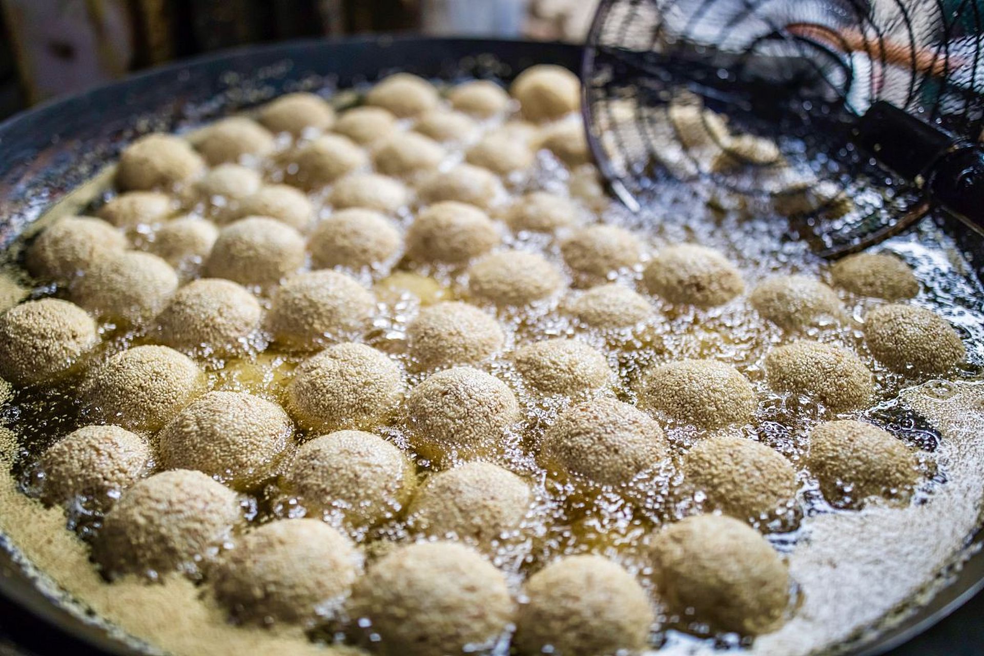 南昌白糖糕是一道深受江西地区民众喜爱的传统糕点,也是南昌的必吃