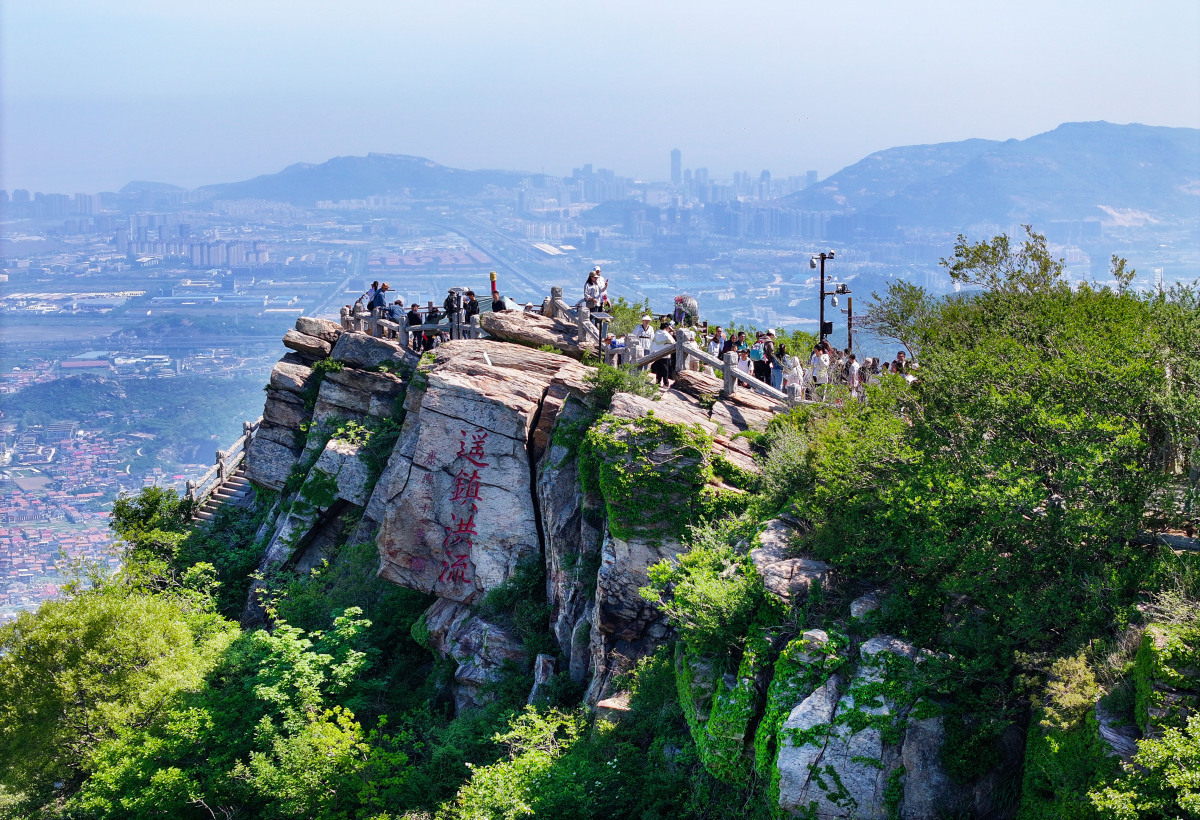 连云港花果山:追寻孙悟空的仙踪灵迹  连云港的花果山,一个听起来就