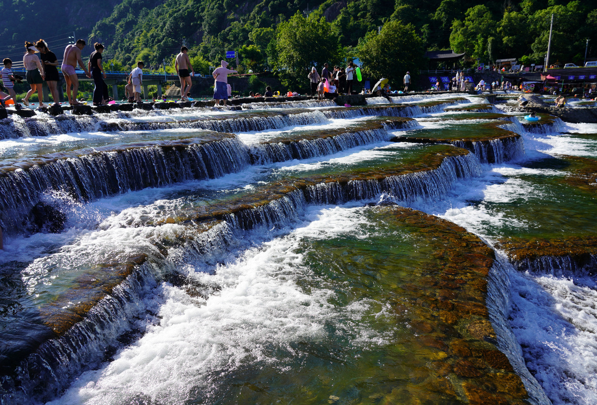 男人:孩子在干嘛呢?我想你和你妈了
